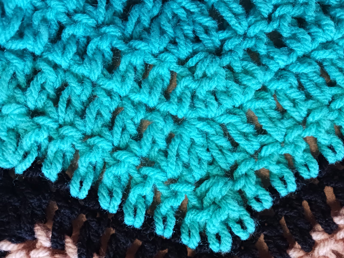 Turquoise Chevron Crochet Blanket at AuntHill.ca